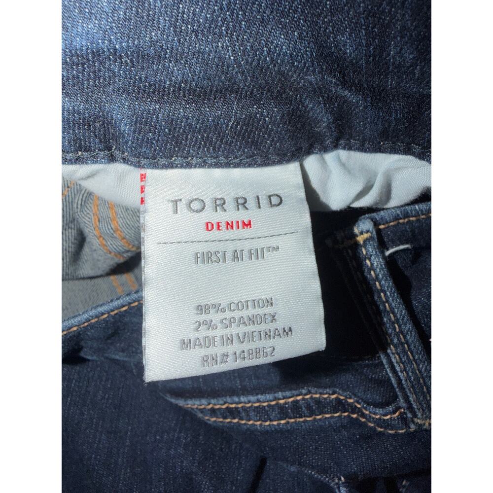 Torrid women’s boyfriend blue jeans - Picture 4 of 16